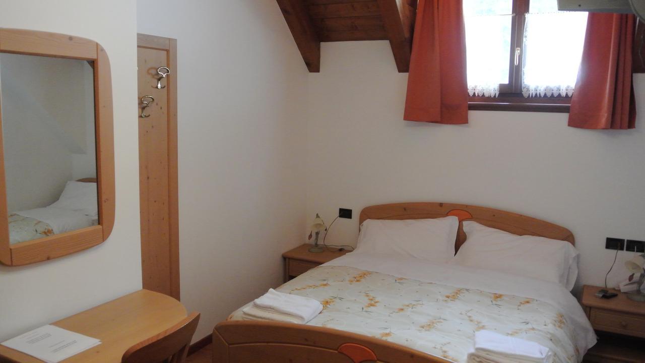 Albergo Al Cocul ซุตริโอ ภายนอก รูปภาพ